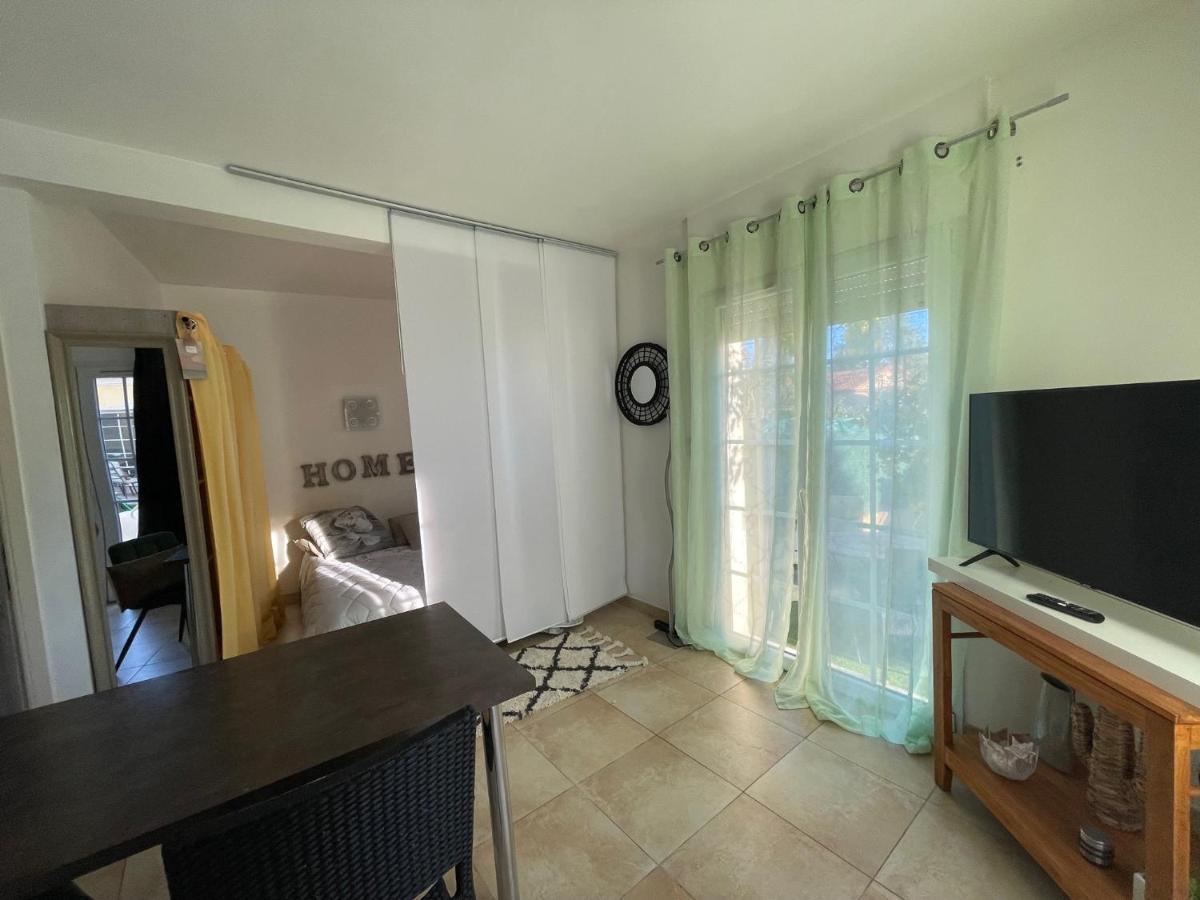 Location Studio De Charme Антиб Экстерьер фото